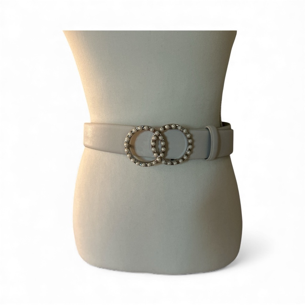 Elegant Pearl-Embellished Ivory Belt